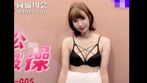 ⁣91制片厂.91YCM-005.醉酒老公面前被操 