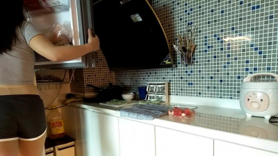 The li*** slut said he wanted to eat salad when he was hungry, so he just came to eat his cock 