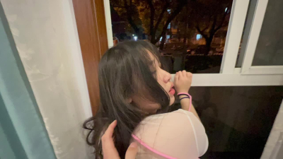 ⁣Good-looking policewoman grabs the window during climax and shouts for help, supporting the Thief Three Hundred feature film 