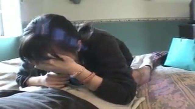 Shy girlfriend gives oral sex and dares not show her face 