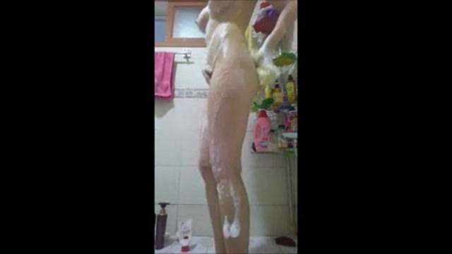 Sexy girlfriend takes a selfie in the shower 