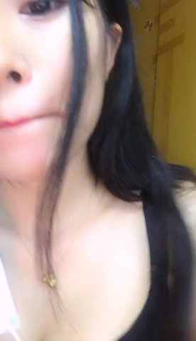 ⁣The most beautiful babe with a cavernous body keeps talking dirty and is very tempting 
