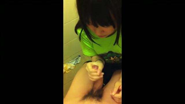Girlfriend gives Gao Fushuai a blowjob 