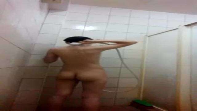 Girlfriend takes a shower 