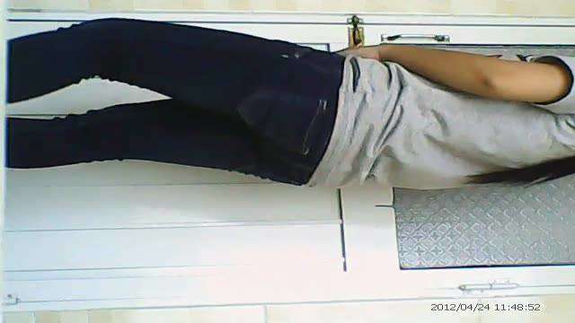 Secretly filmed girl peeing in the toilet 